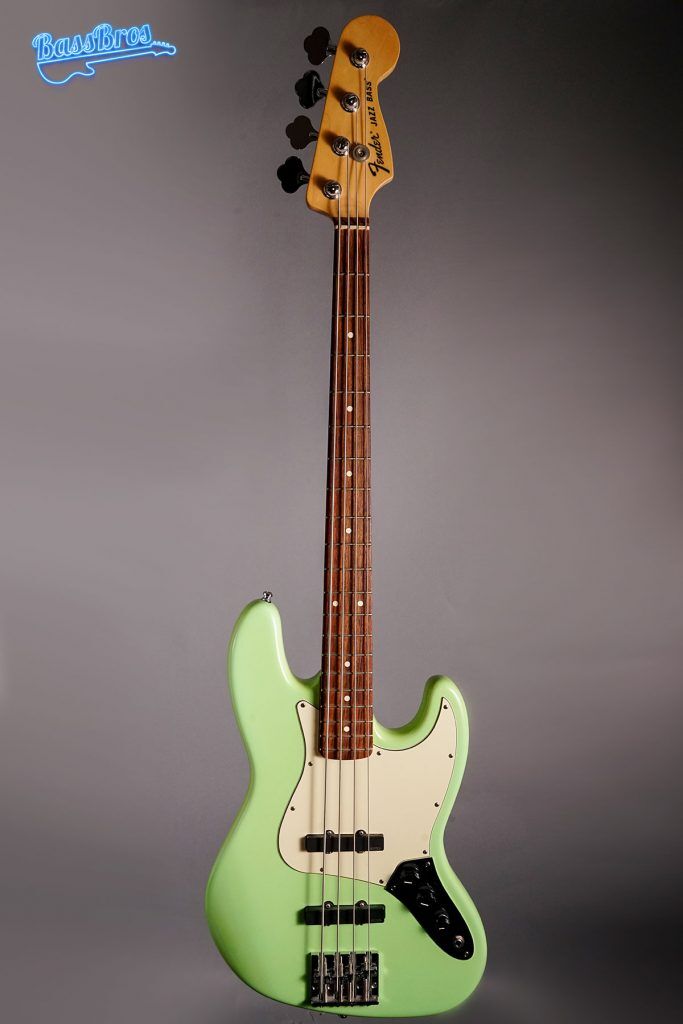 Fender-Highway-One-Jazz-Bass-1